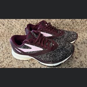 Brooks tennis shoes